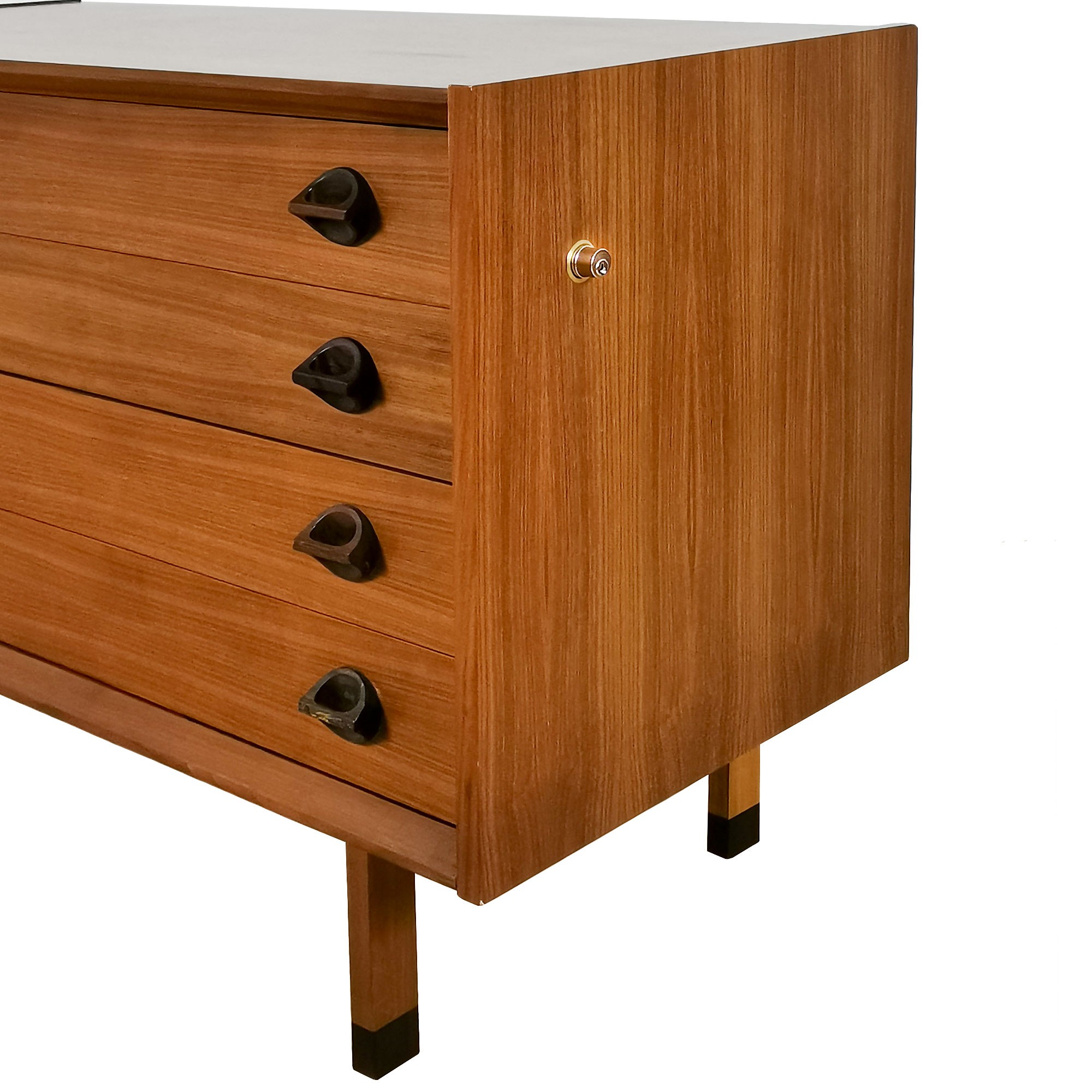 chests of drawers
